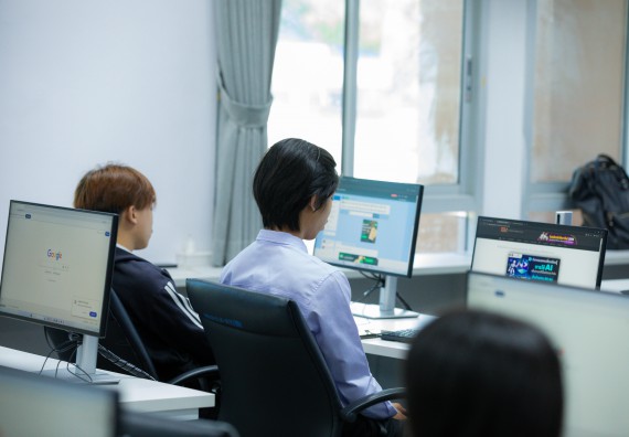 ภาพกิจกรรม    คณะวิทยาศาสตร์และเทคโนโลยี มหาวิทยาลัยราชภัฏกําแพงเพชร จัดกิจกรรมแลกเปลี่ยนเรียนรู้ เรื่อง การใช้ AI เพื่อประยุกต์ใช้ในชีวิตประจำวัน ในงานสัปดาห์วิทยาศาสตร์แห่งชาติ ส่วนภูมิภาค ประจำปี 2568