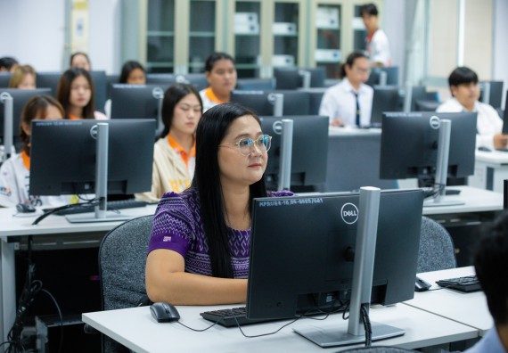 ภาพกิจกรรม    คณะวิทยาศาสตร์และเทคโนโลยี มหาวิทยาลัยราชภัฏกําแพงเพชร จัดกิจกรรมแลกเปลี่ยนเรียนรู้ เรื่อง การใช้ AI เพื่อประยุกต์ใช้ในชีวิตประจำวัน ในงานสัปดาห์วิทยาศาสตร์แห่งชาติ ส่วนภูมิภาค ประจำปี 2568