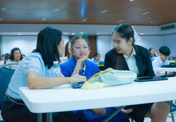 ภาพกิจกรรม  คณะวิทยาศาสตร์และเทคโนโลยี มหาวิทยาลัยราชภัฏกําแพงเพชร จัดการแข่งขันการพูดทางวิทยาศาสตร์ ระดับประถมศึกษา ระดับมัธยมศึกษาตอนต้น ระดับมัธยมศึกษาตอนปลาย ในงานสัปดาห์วิทยาศาสตร์แห่งชาติ ส่วนภูมิภาค ประจำปี 2568