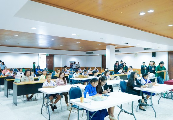 ภาพกิจกรรม  คณะวิทยาศาสตร์และเทคโนโลยี มหาวิทยาลัยราชภัฏกําแพงเพชร จัดการแข่งขันการพูดทางวิทยาศาสตร์ ระดับประถมศึกษา ระดับมัธยมศึกษาตอนต้น ระดับมัธยมศึกษาตอนปลาย ในงานสัปดาห์วิทยาศาสตร์แห่งชาติ ส่วนภูมิภาค ประจำปี 2568