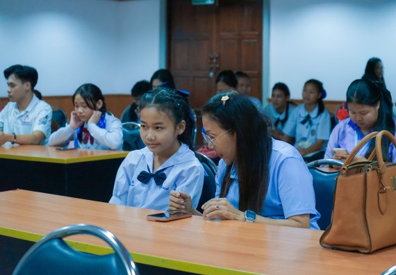 ภาพกิจกรรม  คณะวิทยาศาสตร์และเทคโนโลยี มหาวิทยาลัยราชภัฏกําแพงเพชร จัดการแข่งขันการพูดทางวิทยาศาสตร์ ระดับประถมศึกษา ระดับมัธยมศึกษาตอนต้น ระดับมัธยมศึกษาตอนปลาย ในงานสัปดาห์วิทยาศาสตร์แห่งชาติ ส่วนภูมิภาค ประจำปี 2568