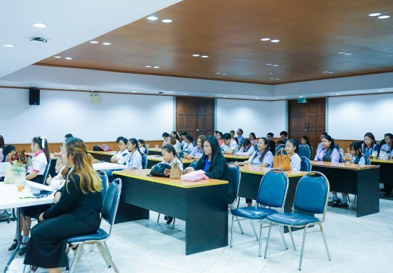 ภาพกิจกรรม  คณะวิทยาศาสตร์และเทคโนโลยี มหาวิทยาลัยราชภัฏกําแพงเพชร จัดการแข่งขันการพูดทางวิทยาศาสตร์ ระดับประถมศึกษา ระดับมัธยมศึกษาตอนต้น ระดับมัธยมศึกษาตอนปลาย ในงานสัปดาห์วิทยาศาสตร์แห่งชาติ ส่วนภูมิภาค ประจำปี 2568