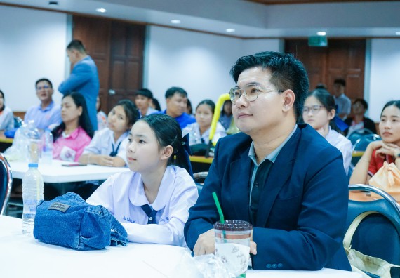 ภาพกิจกรรม  คณะวิทยาศาสตร์และเทคโนโลยี มหาวิทยาลัยราชภัฏกําแพงเพชร จัดการแข่งขันการพูดทางวิทยาศาสตร์ ระดับประถมศึกษา ระดับมัธยมศึกษาตอนต้น ระดับมัธยมศึกษาตอนปลาย ในงานสัปดาห์วิทยาศาสตร์แห่งชาติ ส่วนภูมิภาค ประจำปี 2568