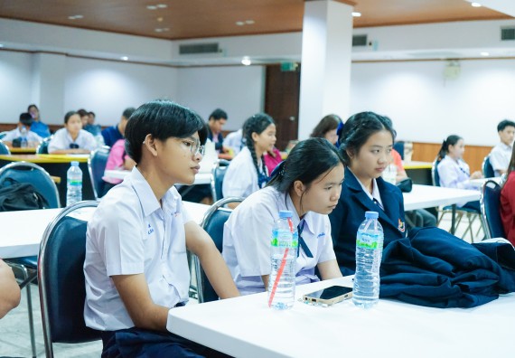 ภาพกิจกรรม  คณะวิทยาศาสตร์และเทคโนโลยี มหาวิทยาลัยราชภัฏกําแพงเพชร จัดการแข่งขันการพูดทางวิทยาศาสตร์ ระดับประถมศึกษา ระดับมัธยมศึกษาตอนต้น ระดับมัธยมศึกษาตอนปลาย ในงานสัปดาห์วิทยาศาสตร์แห่งชาติ ส่วนภูมิภาค ประจำปี 2568