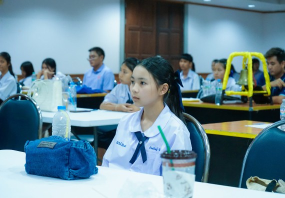 ภาพกิจกรรม  คณะวิทยาศาสตร์และเทคโนโลยี มหาวิทยาลัยราชภัฏกําแพงเพชร จัดการแข่งขันการพูดทางวิทยาศาสตร์ ระดับประถมศึกษา ระดับมัธยมศึกษาตอนต้น ระดับมัธยมศึกษาตอนปลาย ในงานสัปดาห์วิทยาศาสตร์แห่งชาติ ส่วนภูมิภาค ประจำปี 2568