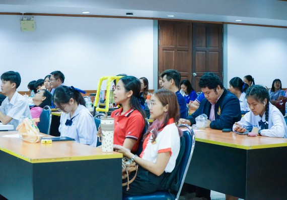 ภาพกิจกรรม  คณะวิทยาศาสตร์และเทคโนโลยี มหาวิทยาลัยราชภัฏกําแพงเพชร จัดการแข่งขันการพูดทางวิทยาศาสตร์ ระดับประถมศึกษา ระดับมัธยมศึกษาตอนต้น ระดับมัธยมศึกษาตอนปลาย ในงานสัปดาห์วิทยาศาสตร์แห่งชาติ ส่วนภูมิภาค ประจำปี 2568