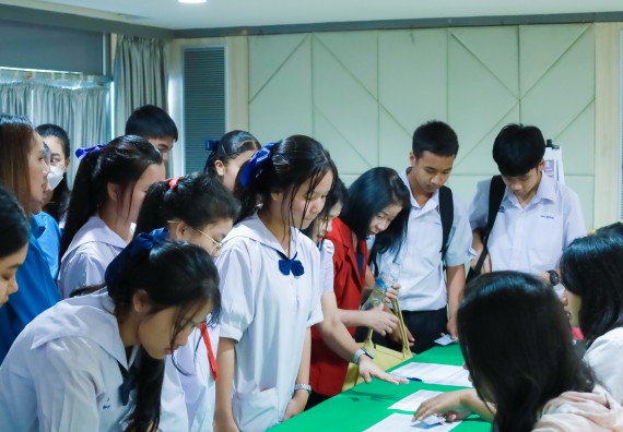 ภาพกิจกรรม  คณะวิทยาศาสตร์และเทคโนโลยี มหาวิทยาลัยราชภัฏกําแพงเพชร จัดการแข่งขันตอบปัญหาวิทยาศาสตร์ ระดับประถมศึกษาตอนปลาย ระดับมัธยมศึกษาตอนต้น ระดับมัธยมศึกษาตอนปลาย ในงานสัปดาห์วิทยาศาสตร์แห่งชาติ ส่วนภูมิภาค ประจำปี 2568