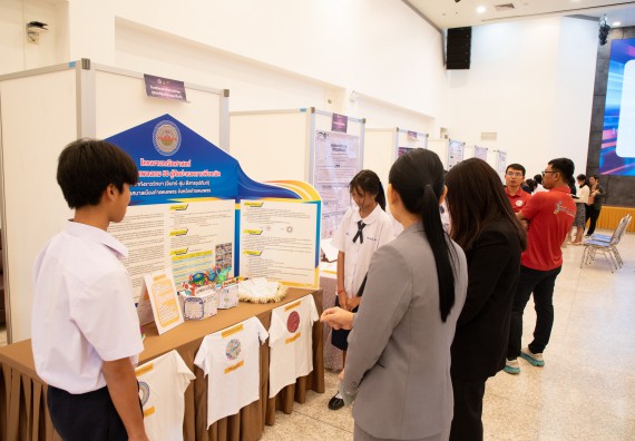 ภาพกิจกรรม  หลักสูตรสาขาวิชาคณิตศาสตร์ประยุกต์ คณะวิทยาศาสตร์และเทคโนโลยี มหาวิทยาลัยราชภัฏกำแพงเพชร จะดำเนินการจัดกิจกรรมนิทรรศการแสดงผลงานและสัมมนาโครงงานทางคณิตศาสตร์