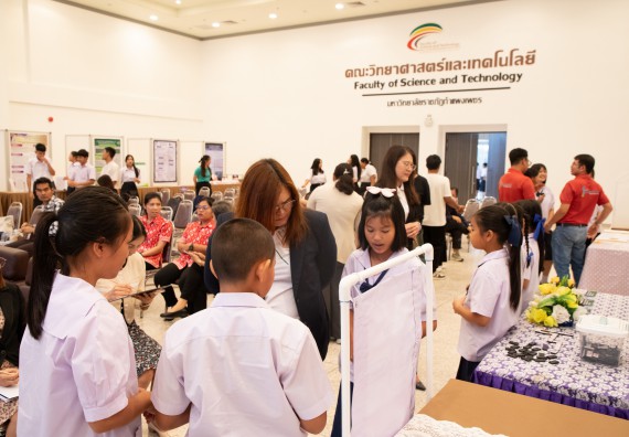 ภาพกิจกรรม  หลักสูตรสาขาวิชาคณิตศาสตร์ประยุกต์ คณะวิทยาศาสตร์และเทคโนโลยี มหาวิทยาลัยราชภัฏกำแพงเพชร จะดำเนินการจัดกิจกรรมนิทรรศการแสดงผลงานและสัมมนาโครงงานทางคณิตศาสตร์