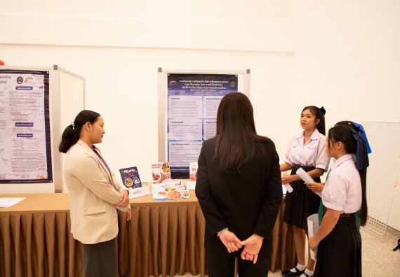 ภาพกิจกรรม  หลักสูตรสาขาวิชาคณิตศาสตร์ประยุกต์ คณะวิทยาศาสตร์และเทคโนโลยี มหาวิทยาลัยราชภัฏกำแพงเพชร จะดำเนินการจัดกิจกรรมนิทรรศการแสดงผลงานและสัมมนาโครงงานทางคณิตศาสตร์