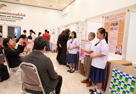 ภาพกิจกรรม  หลักสูตรสาขาวิชาคณิตศาสตร์ประยุกต์ คณะวิทยาศาสตร์และเทคโนโลยี มหาวิทยาลัยราชภัฏกำแพงเพชร จะดำเนินการจัดกิจกรรมนิทรรศการแสดงผลงานและสัมมนาโครงงานทางคณิตศาสตร์