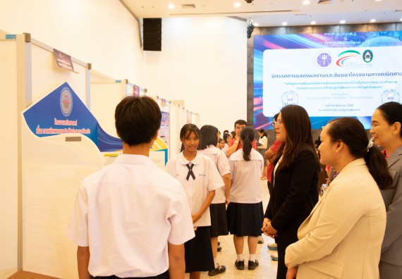 ภาพกิจกรรม  หลักสูตรสาขาวิชาคณิตศาสตร์ประยุกต์ คณะวิทยาศาสตร์และเทคโนโลยี มหาวิทยาลัยราชภัฏกำแพงเพชร จะดำเนินการจัดกิจกรรมนิทรรศการแสดงผลงานและสัมมนาโครงงานทางคณิตศาสตร์