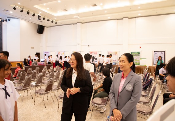 ภาพกิจกรรม  หลักสูตรสาขาวิชาคณิตศาสตร์ประยุกต์ คณะวิทยาศาสตร์และเทคโนโลยี มหาวิทยาลัยราชภัฏกำแพงเพชร จะดำเนินการจัดกิจกรรมนิทรรศการแสดงผลงานและสัมมนาโครงงานทางคณิตศาสตร์
