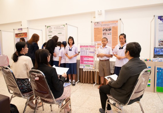 ภาพกิจกรรม  หลักสูตรสาขาวิชาคณิตศาสตร์ประยุกต์ คณะวิทยาศาสตร์และเทคโนโลยี มหาวิทยาลัยราชภัฏกำแพงเพชร จะดำเนินการจัดกิจกรรมนิทรรศการแสดงผลงานและสัมมนาโครงงานทางคณิตศาสตร์