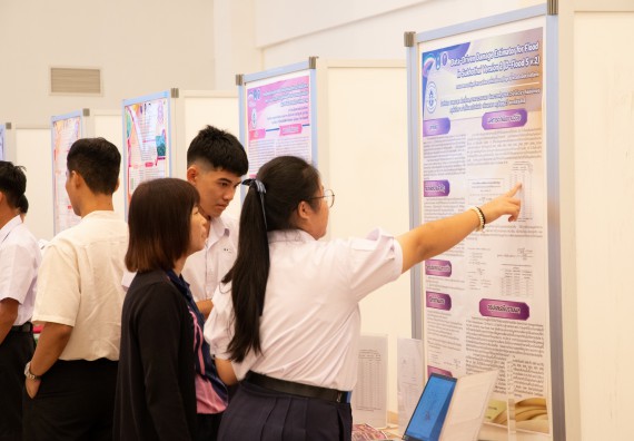 ภาพกิจกรรม  หลักสูตรสาขาวิชาคณิตศาสตร์ประยุกต์ คณะวิทยาศาสตร์และเทคโนโลยี มหาวิทยาลัยราชภัฏกำแพงเพชร จะดำเนินการจัดกิจกรรมนิทรรศการแสดงผลงานและสัมมนาโครงงานทางคณิตศาสตร์