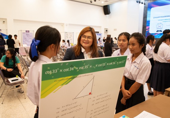ภาพกิจกรรม  หลักสูตรสาขาวิชาคณิตศาสตร์ประยุกต์ คณะวิทยาศาสตร์และเทคโนโลยี มหาวิทยาลัยราชภัฏกำแพงเพชร จะดำเนินการจัดกิจกรรมนิทรรศการแสดงผลงานและสัมมนาโครงงานทางคณิตศาสตร์