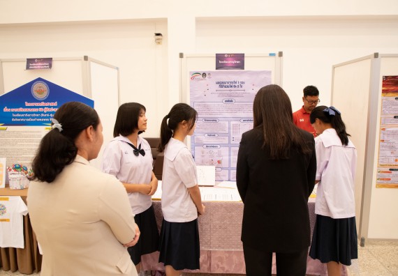 ภาพกิจกรรม  หลักสูตรสาขาวิชาคณิตศาสตร์ประยุกต์ คณะวิทยาศาสตร์และเทคโนโลยี มหาวิทยาลัยราชภัฏกำแพงเพชร จะดำเนินการจัดกิจกรรมนิทรรศการแสดงผลงานและสัมมนาโครงงานทางคณิตศาสตร์