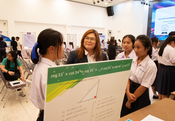 ภาพกิจกรรม  หลักสูตรสาขาวิชาคณิตศาสตร์ประยุกต์ คณะวิทยาศาสตร์และเทคโนโลยี มหาวิทยาลัยราชภัฏกำแพงเพชร จะดำเนินการจัดกิจกรรมนิทรรศการแสดงผลงานและสัมมนาโครงงานทางคณิตศาสตร์