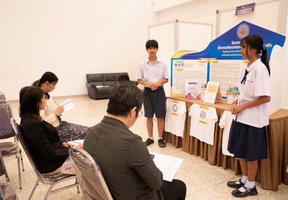 ภาพกิจกรรม  หลักสูตรสาขาวิชาคณิตศาสตร์ประยุกต์ คณะวิทยาศาสตร์และเทคโนโลยี มหาวิทยาลัยราชภัฏกำแพงเพชร จะดำเนินการจัดกิจกรรมนิทรรศการแสดงผลงานและสัมมนาโครงงานทางคณิตศาสตร์