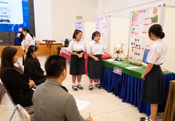 ภาพกิจกรรม  หลักสูตรสาขาวิชาคณิตศาสตร์ประยุกต์ คณะวิทยาศาสตร์และเทคโนโลยี มหาวิทยาลัยราชภัฏกำแพงเพชร จะดำเนินการจัดกิจกรรมนิทรรศการแสดงผลงานและสัมมนาโครงงานทางคณิตศาสตร์