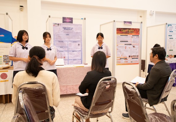 ภาพกิจกรรม  หลักสูตรสาขาวิชาคณิตศาสตร์ประยุกต์ คณะวิทยาศาสตร์และเทคโนโลยี มหาวิทยาลัยราชภัฏกำแพงเพชร จะดำเนินการจัดกิจกรรมนิทรรศการแสดงผลงานและสัมมนาโครงงานทางคณิตศาสตร์