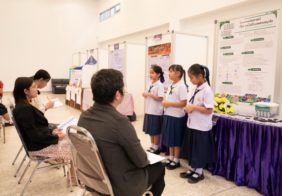ภาพกิจกรรม  หลักสูตรสาขาวิชาคณิตศาสตร์ประยุกต์ คณะวิทยาศาสตร์และเทคโนโลยี มหาวิทยาลัยราชภัฏกำแพงเพชร จะดำเนินการจัดกิจกรรมนิทรรศการแสดงผลงานและสัมมนาโครงงานทางคณิตศาสตร์