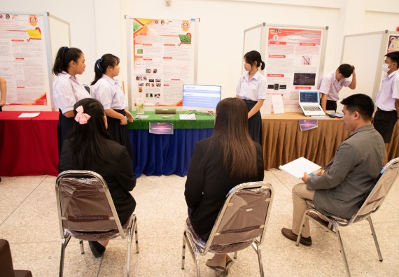 ภาพกิจกรรม  หลักสูตรสาขาวิชาคณิตศาสตร์ประยุกต์ คณะวิทยาศาสตร์และเทคโนโลยี มหาวิทยาลัยราชภัฏกำแพงเพชร จะดำเนินการจัดกิจกรรมนิทรรศการแสดงผลงานและสัมมนาโครงงานทางคณิตศาสตร์