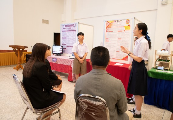 ภาพกิจกรรม  หลักสูตรสาขาวิชาคณิตศาสตร์ประยุกต์ คณะวิทยาศาสตร์และเทคโนโลยี มหาวิทยาลัยราชภัฏกำแพงเพชร จะดำเนินการจัดกิจกรรมนิทรรศการแสดงผลงานและสัมมนาโครงงานทางคณิตศาสตร์