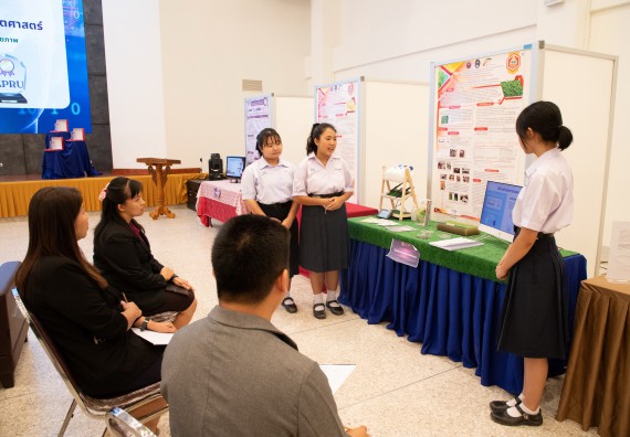 ภาพกิจกรรม  หลักสูตรสาขาวิชาคณิตศาสตร์ประยุกต์ คณะวิทยาศาสตร์และเทคโนโลยี มหาวิทยาลัยราชภัฏกำแพงเพชร จะดำเนินการจัดกิจกรรมนิทรรศการแสดงผลงานและสัมมนาโครงงานทางคณิตศาสตร์