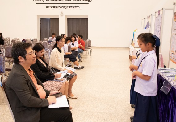 ภาพกิจกรรม  หลักสูตรสาขาวิชาคณิตศาสตร์ประยุกต์ คณะวิทยาศาสตร์และเทคโนโลยี มหาวิทยาลัยราชภัฏกำแพงเพชร จะดำเนินการจัดกิจกรรมนิทรรศการแสดงผลงานและสัมมนาโครงงานทางคณิตศาสตร์