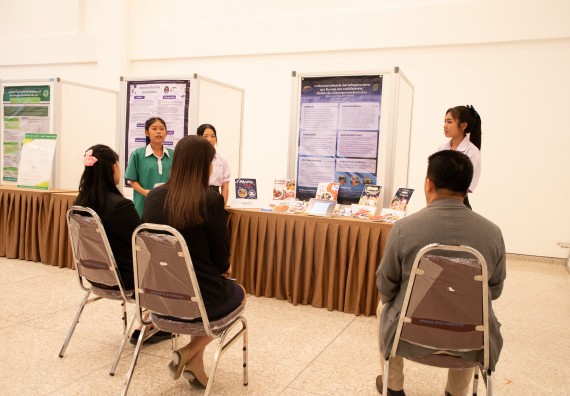 ภาพกิจกรรม  หลักสูตรสาขาวิชาคณิตศาสตร์ประยุกต์ คณะวิทยาศาสตร์และเทคโนโลยี มหาวิทยาลัยราชภัฏกำแพงเพชร จะดำเนินการจัดกิจกรรมนิทรรศการแสดงผลงานและสัมมนาโครงงานทางคณิตศาสตร์