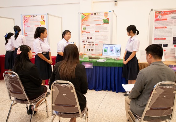 ภาพกิจกรรม  หลักสูตรสาขาวิชาคณิตศาสตร์ประยุกต์ คณะวิทยาศาสตร์และเทคโนโลยี มหาวิทยาลัยราชภัฏกำแพงเพชร จะดำเนินการจัดกิจกรรมนิทรรศการแสดงผลงานและสัมมนาโครงงานทางคณิตศาสตร์