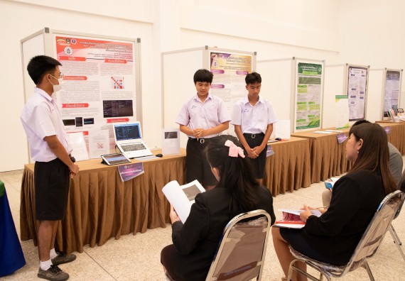 ภาพกิจกรรม  หลักสูตรสาขาวิชาคณิตศาสตร์ประยุกต์ คณะวิทยาศาสตร์และเทคโนโลยี มหาวิทยาลัยราชภัฏกำแพงเพชร จะดำเนินการจัดกิจกรรมนิทรรศการแสดงผลงานและสัมมนาโครงงานทางคณิตศาสตร์