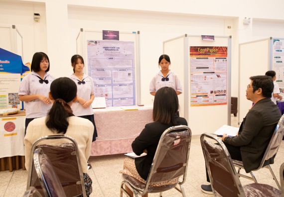 ภาพกิจกรรม  หลักสูตรสาขาวิชาคณิตศาสตร์ประยุกต์ คณะวิทยาศาสตร์และเทคโนโลยี มหาวิทยาลัยราชภัฏกำแพงเพชร จะดำเนินการจัดกิจกรรมนิทรรศการแสดงผลงานและสัมมนาโครงงานทางคณิตศาสตร์