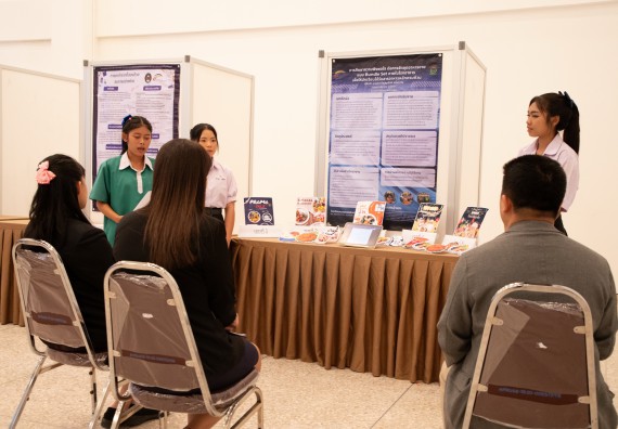 ภาพกิจกรรม  หลักสูตรสาขาวิชาคณิตศาสตร์ประยุกต์ คณะวิทยาศาสตร์และเทคโนโลยี มหาวิทยาลัยราชภัฏกำแพงเพชร จะดำเนินการจัดกิจกรรมนิทรรศการแสดงผลงานและสัมมนาโครงงานทางคณิตศาสตร์