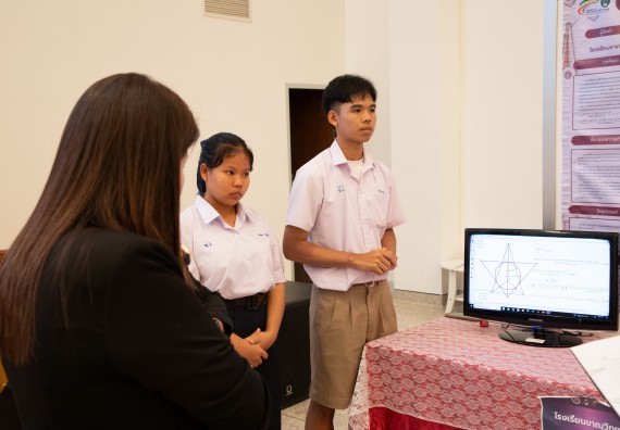 ภาพกิจกรรม  หลักสูตรสาขาวิชาคณิตศาสตร์ประยุกต์ คณะวิทยาศาสตร์และเทคโนโลยี มหาวิทยาลัยราชภัฏกำแพงเพชร จะดำเนินการจัดกิจกรรมนิทรรศการแสดงผลงานและสัมมนาโครงงานทางคณิตศาสตร์