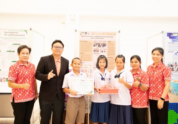 ภาพกิจกรรม  หลักสูตรสาขาวิชาคณิตศาสตร์ประยุกต์ คณะวิทยาศาสตร์และเทคโนโลยี มหาวิทยาลัยราชภัฏกำแพงเพชร จะดำเนินการจัดกิจกรรมนิทรรศการแสดงผลงานและสัมมนาโครงงานทางคณิตศาสตร์