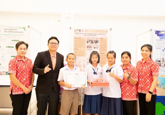 ภาพกิจกรรม  หลักสูตรสาขาวิชาคณิตศาสตร์ประยุกต์ คณะวิทยาศาสตร์และเทคโนโลยี มหาวิทยาลัยราชภัฏกำแพงเพชร จะดำเนินการจัดกิจกรรมนิทรรศการแสดงผลงานและสัมมนาโครงงานทางคณิตศาสตร์