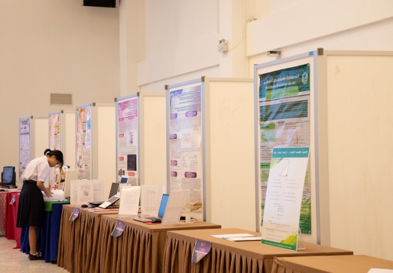 ภาพกิจกรรม  หลักสูตรสาขาวิชาคณิตศาสตร์ประยุกต์ คณะวิทยาศาสตร์และเทคโนโลยี มหาวิทยาลัยราชภัฏกำแพงเพชร จะดำเนินการจัดกิจกรรมนิทรรศการแสดงผลงานและสัมมนาโครงงานทางคณิตศาสตร์