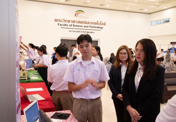 ภาพกิจกรรม  หลักสูตรสาขาวิชาคณิตศาสตร์ประยุกต์ คณะวิทยาศาสตร์และเทคโนโลยี มหาวิทยาลัยราชภัฏกำแพงเพชร จะดำเนินการจัดกิจกรรมนิทรรศการแสดงผลงานและสัมมนาโครงงานทางคณิตศาสตร์