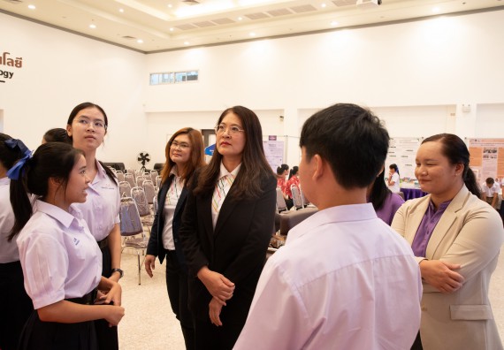 ภาพกิจกรรม  หลักสูตรสาขาวิชาคณิตศาสตร์ประยุกต์ คณะวิทยาศาสตร์และเทคโนโลยี มหาวิทยาลัยราชภัฏกำแพงเพชร จะดำเนินการจัดกิจกรรมนิทรรศการแสดงผลงานและสัมมนาโครงงานทางคณิตศาสตร์
