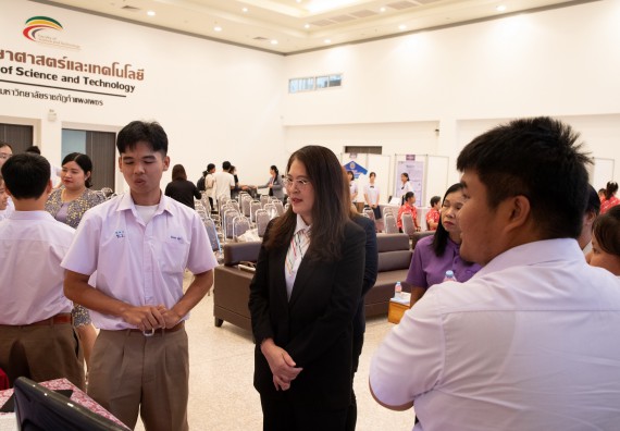 ภาพกิจกรรม  หลักสูตรสาขาวิชาคณิตศาสตร์ประยุกต์ คณะวิทยาศาสตร์และเทคโนโลยี มหาวิทยาลัยราชภัฏกำแพงเพชร จะดำเนินการจัดกิจกรรมนิทรรศการแสดงผลงานและสัมมนาโครงงานทางคณิตศาสตร์