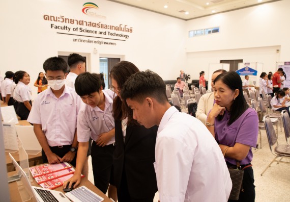 ภาพกิจกรรม  หลักสูตรสาขาวิชาคณิตศาสตร์ประยุกต์ คณะวิทยาศาสตร์และเทคโนโลยี มหาวิทยาลัยราชภัฏกำแพงเพชร จะดำเนินการจัดกิจกรรมนิทรรศการแสดงผลงานและสัมมนาโครงงานทางคณิตศาสตร์