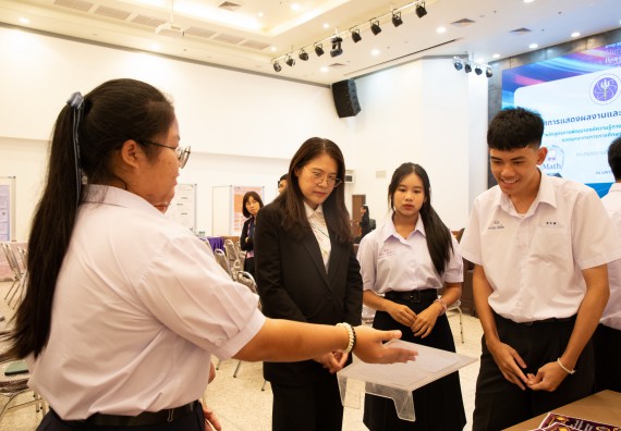 ภาพกิจกรรม  หลักสูตรสาขาวิชาคณิตศาสตร์ประยุกต์ คณะวิทยาศาสตร์และเทคโนโลยี มหาวิทยาลัยราชภัฏกำแพงเพชร จะดำเนินการจัดกิจกรรมนิทรรศการแสดงผลงานและสัมมนาโครงงานทางคณิตศาสตร์