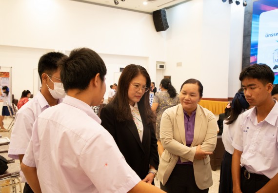 ภาพกิจกรรม  หลักสูตรสาขาวิชาคณิตศาสตร์ประยุกต์ คณะวิทยาศาสตร์และเทคโนโลยี มหาวิทยาลัยราชภัฏกำแพงเพชร จะดำเนินการจัดกิจกรรมนิทรรศการแสดงผลงานและสัมมนาโครงงานทางคณิตศาสตร์