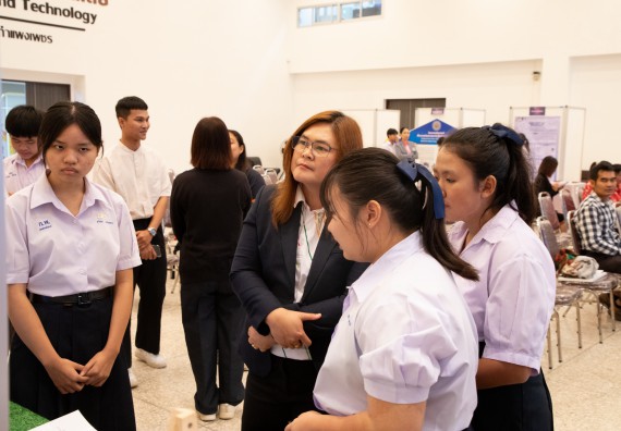 ภาพกิจกรรม  หลักสูตรสาขาวิชาคณิตศาสตร์ประยุกต์ คณะวิทยาศาสตร์และเทคโนโลยี มหาวิทยาลัยราชภัฏกำแพงเพชร จะดำเนินการจัดกิจกรรมนิทรรศการแสดงผลงานและสัมมนาโครงงานทางคณิตศาสตร์