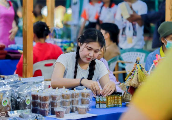 ภาพกิจกรรม  คณะวิทยาศาสตร์และเทคโนโลยี มหาวิทยาลัยราชภัฏกำแพงเพชร ได้เข้าร่วมกิจกรรมงานนิทรรศการแสดงสินค้าผลิตภัณฑ์ชุมชนสู่ตลาดสีเขียน KPRU OTOP GREEN PING FAIRS 2025