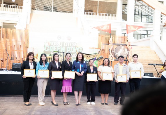 ภาพกิจกรรม  คณะวิทยาศาสตร์และเทคโนโลยี มหาวิทยาลัยราชภัฏกำแพงเพชร ได้เข้าร่วมกิจกรรมงานนิทรรศการแสดงสินค้าผลิตภัณฑ์ชุมชนสู่ตลาดสีเขียน KPRU OTOP GREEN PING FAIRS 2025