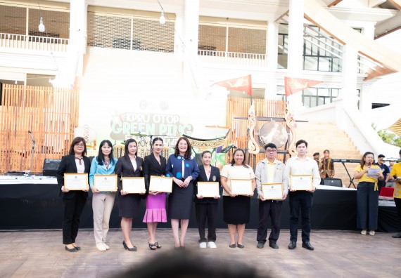 ภาพกิจกรรม  คณะวิทยาศาสตร์และเทคโนโลยี มหาวิทยาลัยราชภัฏกำแพงเพชร ได้เข้าร่วมกิจกรรมงานนิทรรศการแสดงสินค้าผลิตภัณฑ์ชุมชนสู่ตลาดสีเขียน KPRU OTOP GREEN PING FAIRS 2025