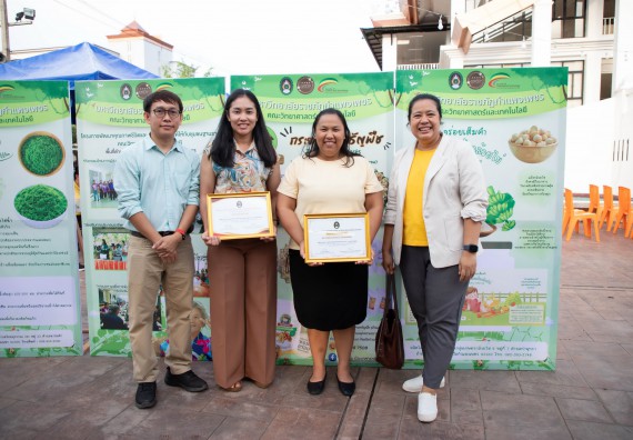 ภาพกิจกรรม  คณะวิทยาศาสตร์และเทคโนโลยี มหาวิทยาลัยราชภัฏกำแพงเพชร ได้เข้าร่วมกิจกรรมงานนิทรรศการแสดงสินค้าผลิตภัณฑ์ชุมชนสู่ตลาดสีเขียน KPRU OTOP GREEN PING FAIRS 2025